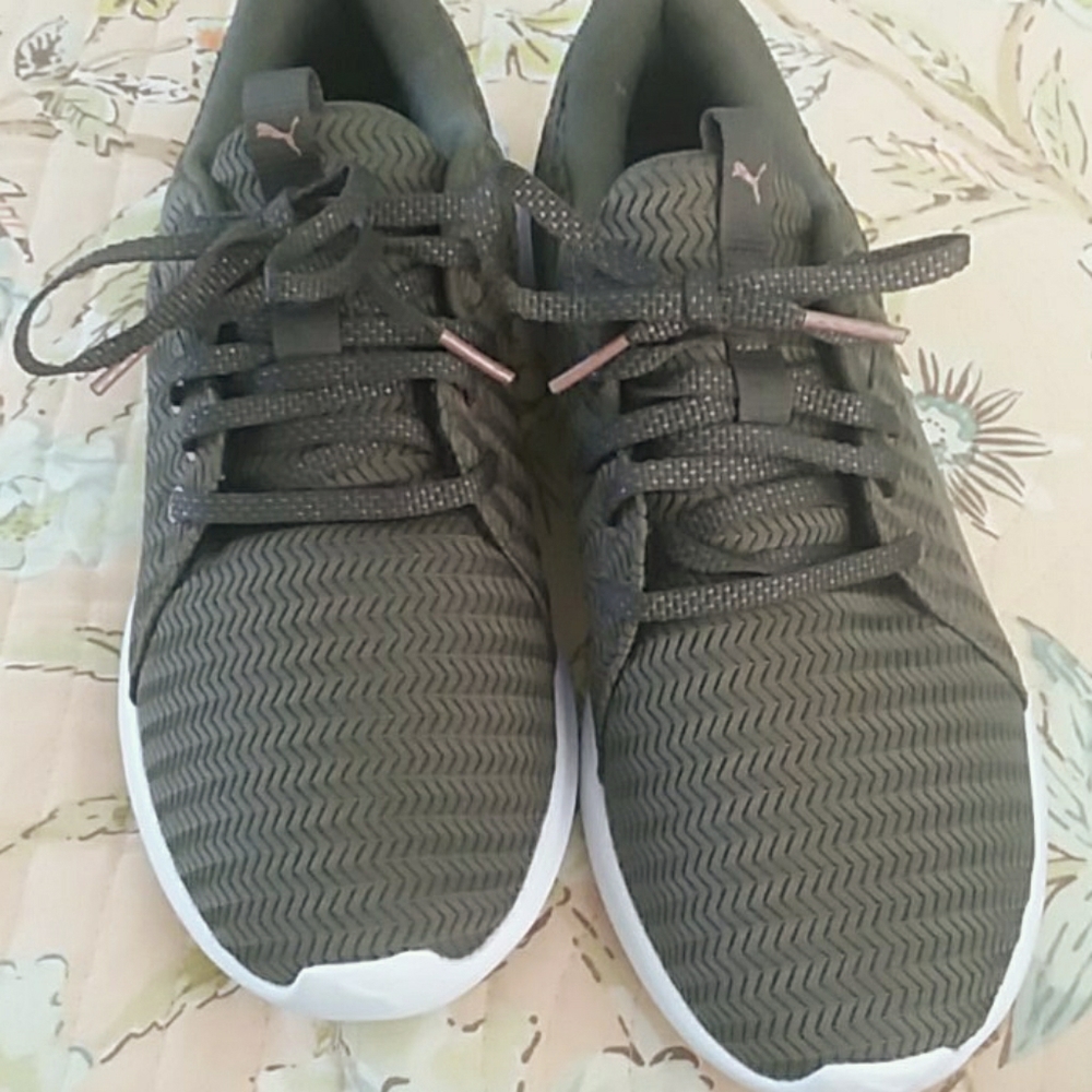 Puma army/olive green tennis shoes